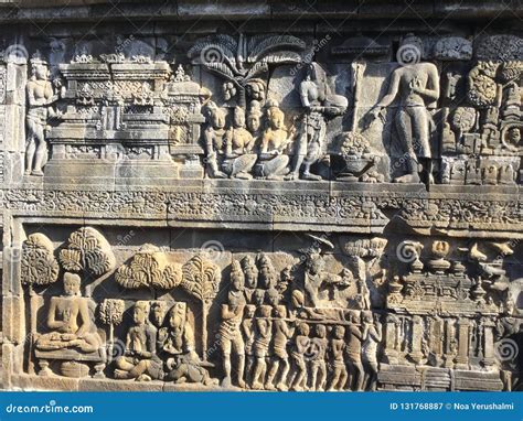  De 'Borobudur-Reliefs van Mahakala'! Een Mysterieuze Reis Doorheen Tijd en Boeddhisme